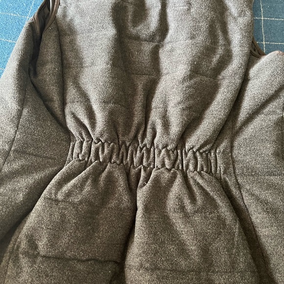 Massimo Dutti Quilted Grey Flannel Vest - Picture 15 of 17